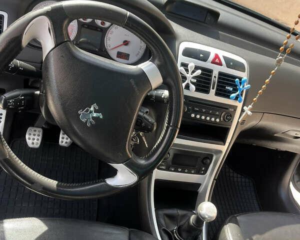 Сірий Пежо 307, об'ємом двигуна 2 л та пробігом 207 тис. км за 4400 $, фото 4 на Automoto.ua