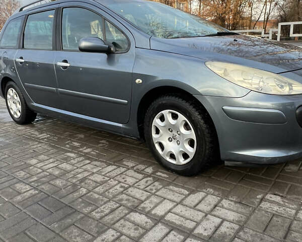 Серый Пежо 307, объемом двигателя 1.6 л и пробегом 242 тыс. км за 4800 $, фото 19 на Automoto.ua