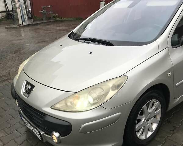 Сірий Пежо 307, об'ємом двигуна 1.59 л та пробігом 221 тис. км за 5500 $, фото 2 на Automoto.ua