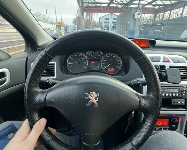 Серый Пежо 307, объемом двигателя 1.6 л и пробегом 242 тыс. км за 4800 $, фото 6 на Automoto.ua