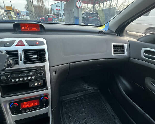 Серый Пежо 307, объемом двигателя 1.6 л и пробегом 242 тыс. км за 4800 $, фото 7 на Automoto.ua