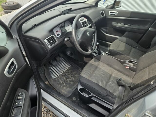 Сірий Пежо 307, об'ємом двигуна 1.6 л та пробігом 287 тис. км за 2200 $, фото 6 на Automoto.ua