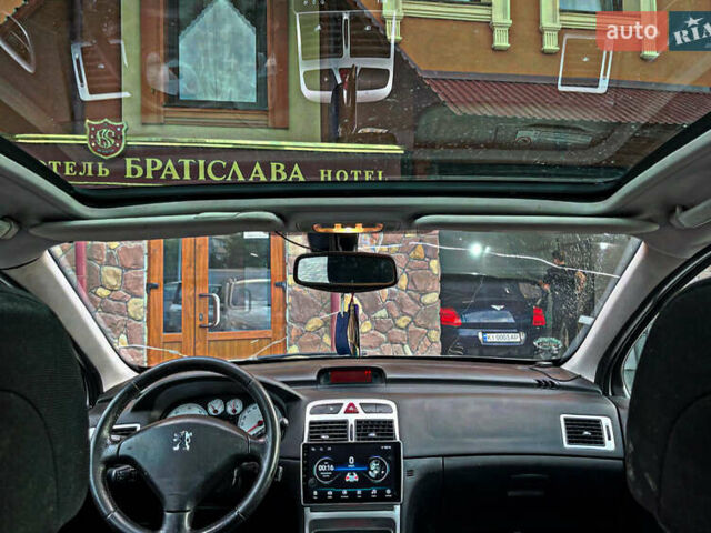 Серый Пежо 307, объемом двигателя 1.6 л и пробегом 300 тыс. км за 7777 $, фото 1 на Automoto.ua