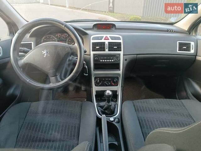 Сірий Пежо 307, об'ємом двигуна 1.59 л та пробігом 284 тис. км за 4300 $, фото 4 на Automoto.ua