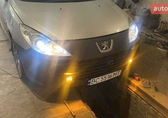 Серый Пежо 307, объемом двигателя 2 л и пробегом 268 тыс. км за 4300 $, фото 5 на Automoto.ua