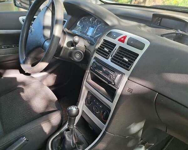 Сірий Пежо 307, об'ємом двигуна 1.6 л та пробігом 235 тис. км за 4000 $, фото 1 на Automoto.ua