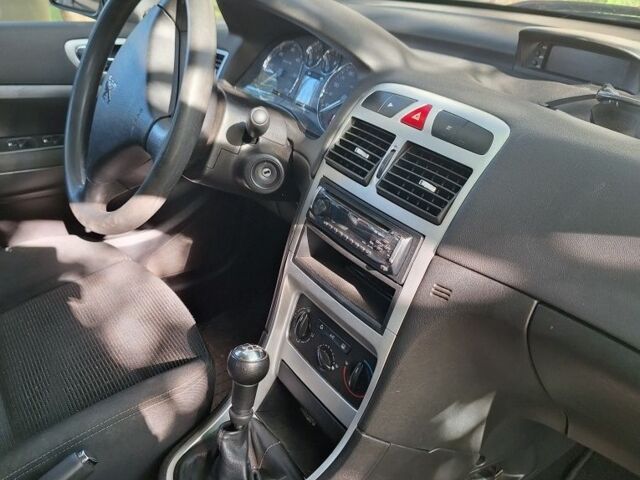 Серый Пежо 307, объемом двигателя 0 л и пробегом 235 тыс. км за 4000 $, фото 2 на Automoto.ua