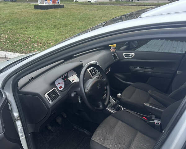 Сірий Пежо 307, об'ємом двигуна 1.6 л та пробігом 266 тис. км за 4000 $, фото 8 на Automoto.ua