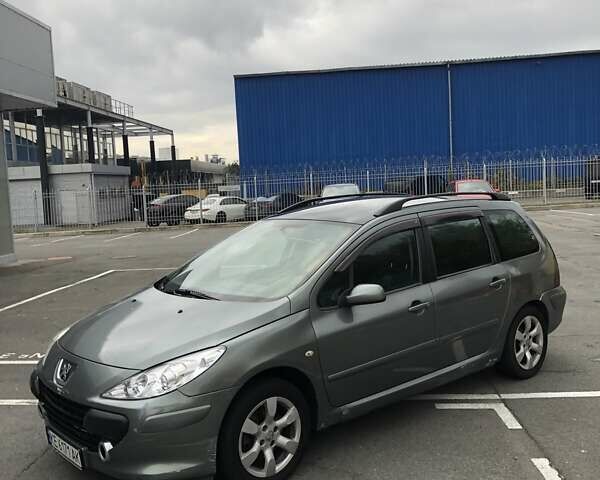 Серый Пежо 307, объемом двигателя 2 л и пробегом 216 тыс. км за 3200 $, фото 2 на Automoto.ua