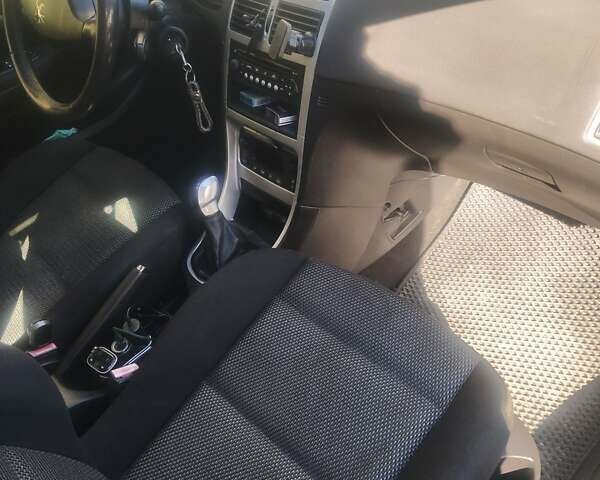 Серый Пежо 307, объемом двигателя 1.6 л и пробегом 253 тыс. км за 4250 $, фото 15 на Automoto.ua