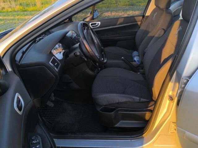 Сірий Пежо 307, об'ємом двигуна 1.6 л та пробігом 330 тис. км за 4700 $, фото 4 на Automoto.ua