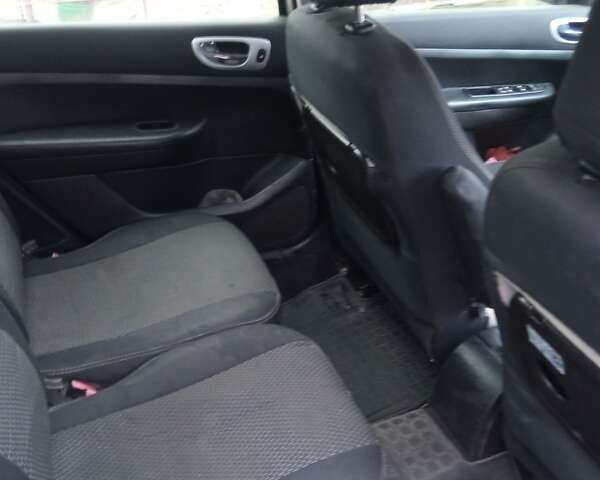 Серый Пежо 307, объемом двигателя 2 л и пробегом 302 тыс. км за 5100 $, фото 5 на Automoto.ua