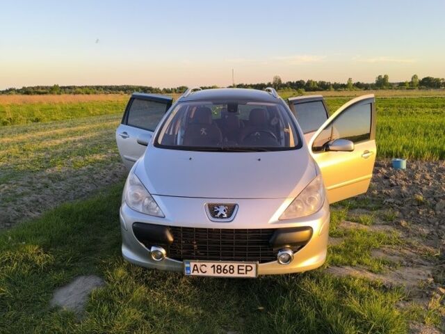 Сірий Пежо 307, об'ємом двигуна 1.6 л та пробігом 330 тис. км за 4700 $, фото 2 на Automoto.ua