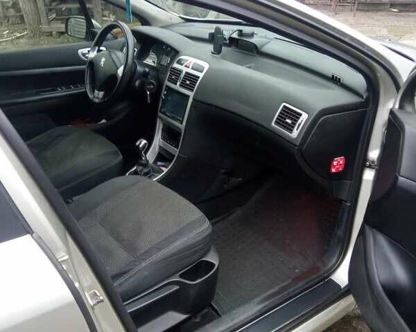Серый Пежо 307, объемом двигателя 2 л и пробегом 302 тыс. км за 5100 $, фото 6 на Automoto.ua