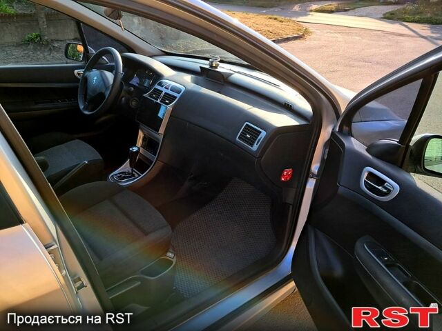 Серый Пежо 307, объемом двигателя 2 л и пробегом 387 тыс. км за 3500 $, фото 4 на Automoto.ua