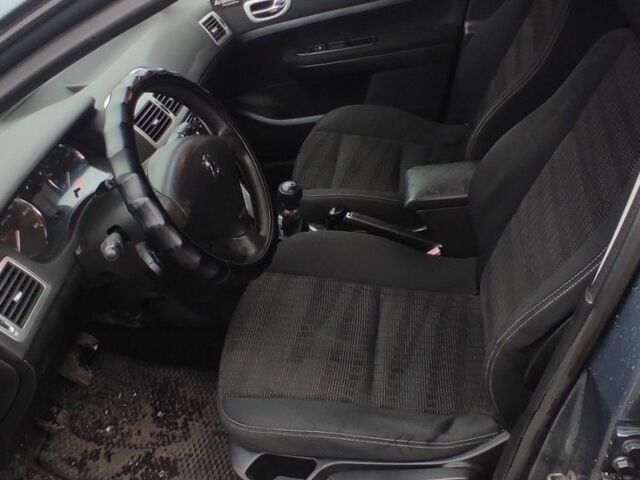 Серый Пежо 307, объемом двигателя 0 л и пробегом 337 тыс. км за 4100 $, фото 3 на Automoto.ua