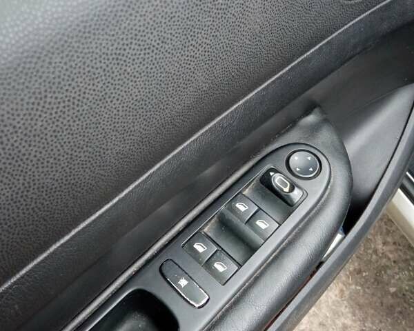 Серый Пежо 307, объемом двигателя 2 л и пробегом 302 тыс. км за 5100 $, фото 12 на Automoto.ua