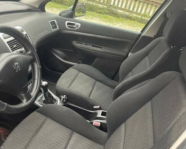 Серый Пежо 307, объемом двигателя 2 л и пробегом 171 тыс. км за 4400 $, фото 5 на Automoto.ua