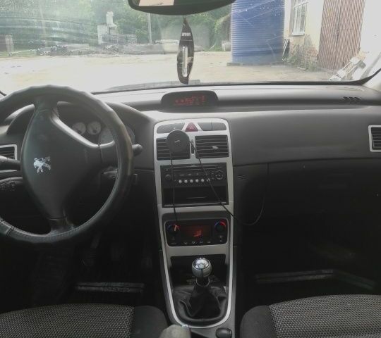 Серый Пежо 307, объемом двигателя 1.6 л и пробегом 290 тыс. км за 4600 $, фото 7 на Automoto.ua