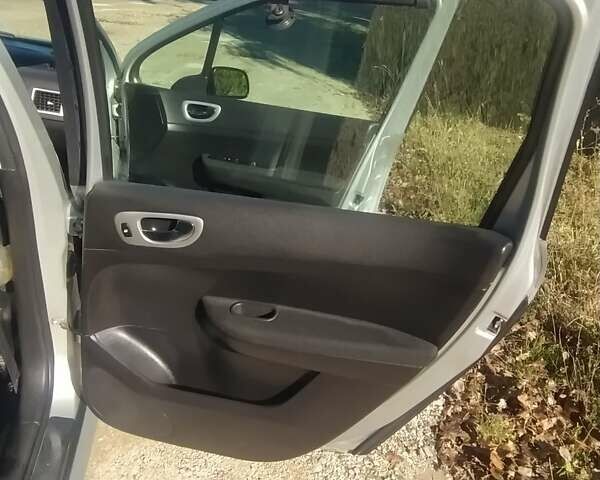Серый Пежо 307, объемом двигателя 1.6 л и пробегом 253 тыс. км за 4250 $, фото 7 на Automoto.ua