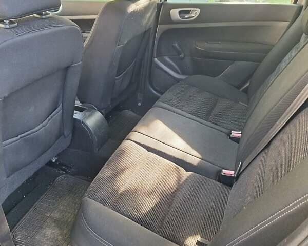 Сірий Пежо 307, об'ємом двигуна 1.6 л та пробігом 235 тис. км за 4000 $, фото 2 на Automoto.ua