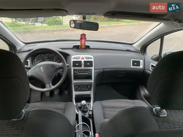 Серый Пежо 307, объемом двигателя 1.6 л и пробегом 256 тыс. км за 4500 $, фото 3 на Automoto.ua