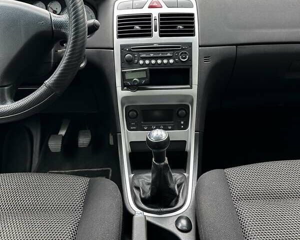 Серый Пежо 307, объемом двигателя 1.6 л и пробегом 297 тыс. км за 5700 $, фото 11 на Automoto.ua