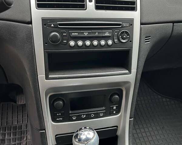 Серый Пежо 307, объемом двигателя 1.6 л и пробегом 239 тыс. км за 4750 $, фото 9 на Automoto.ua