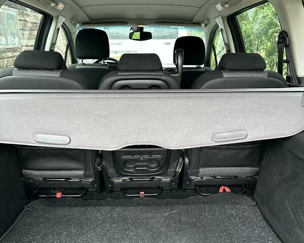 Серый Пежо 307, объемом двигателя 1.6 л и пробегом 297 тыс. км за 5700 $, фото 14 на Automoto.ua