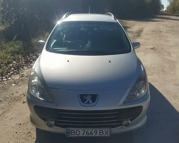 Серый Пежо 307, объемом двигателя 1.6 л и пробегом 253 тыс. км за 4250 $, фото 3 на Automoto.ua
