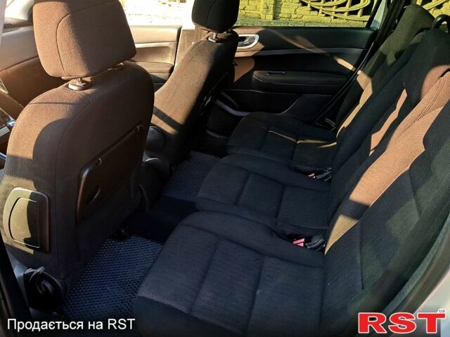 Серый Пежо 307, объемом двигателя 2 л и пробегом 387 тыс. км за 3500 $, фото 5 на Automoto.ua