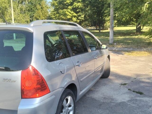 Сірий Пежо 307, об'ємом двигуна 1.6 л та пробігом 295 тис. км за 4400 $, фото 4 на Automoto.ua