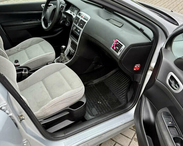 Серый Пежо 307, объемом двигателя 2 л и пробегом 210 тыс. км за 3950 $, фото 10 на Automoto.ua