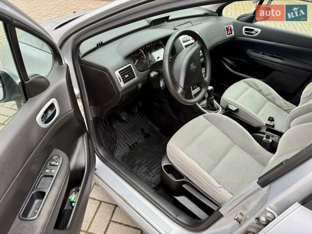 Серый Пежо 307, объемом двигателя 2 л и пробегом 210 тыс. км за 3950 $, фото 7 на Automoto.ua