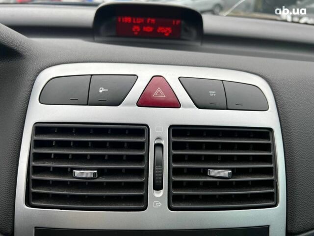 Сірий Пежо 307, об'ємом двигуна 1.6 л та пробігом 208 тис. км за 4190 $, фото 26 на Automoto.ua