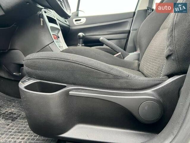 Серый Пежо 307, объемом двигателя 1.6 л и пробегом 208 тыс. км за 4190 $, фото 18 на Automoto.ua