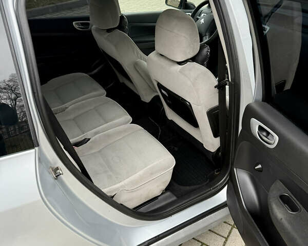 Серый Пежо 307, объемом двигателя 2 л и пробегом 210 тыс. км за 3950 $, фото 9 на Automoto.ua