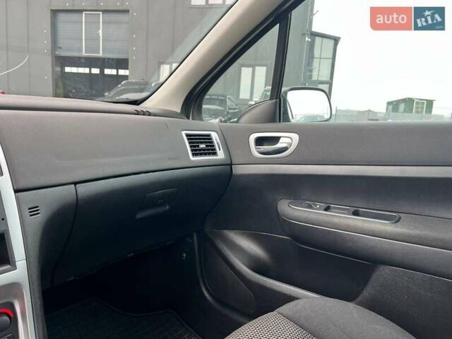 Серый Пежо 307, объемом двигателя 1.6 л и пробегом 208 тыс. км за 4190 $, фото 30 на Automoto.ua