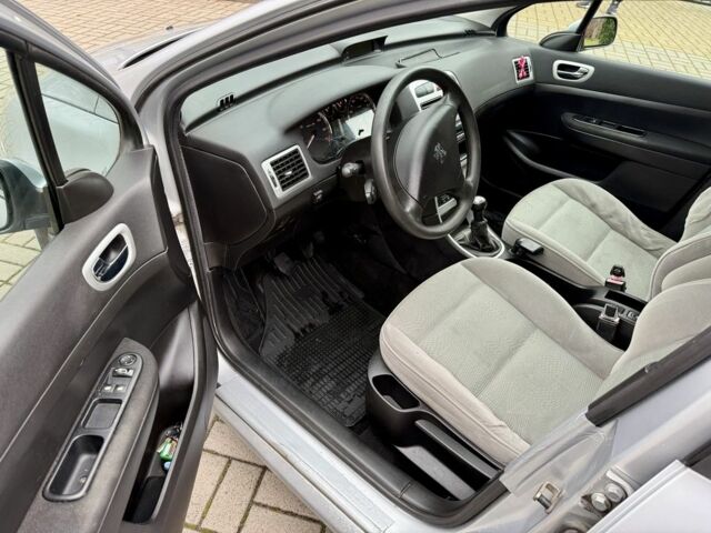 Серый Пежо 307, объемом двигателя 2 л и пробегом 210 тыс. км за 3950 $, фото 6 на Automoto.ua
