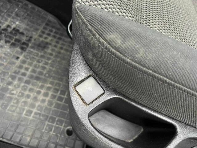 Серый Пежо 307, объемом двигателя 1.6 л и пробегом 208 тыс. км за 4190 $, фото 19 на Automoto.ua