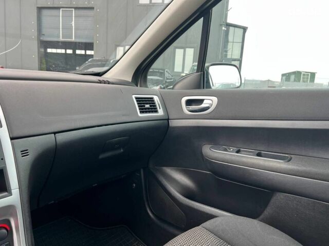 Сірий Пежо 307, об'ємом двигуна 1.6 л та пробігом 208 тис. км за 4190 $, фото 30 на Automoto.ua