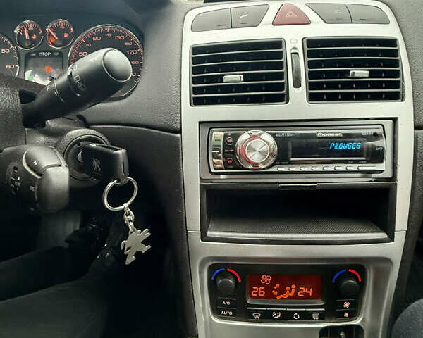 Серый Пежо 307, объемом двигателя 2 л и пробегом 210 тыс. км за 3950 $, фото 14 на Automoto.ua