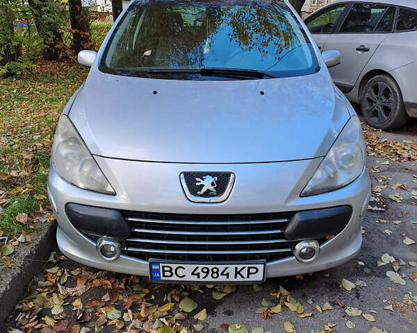 Серый Пежо 307, объемом двигателя 1.6 л и пробегом 320 тыс. км за 3999 $, фото 2 на Automoto.ua