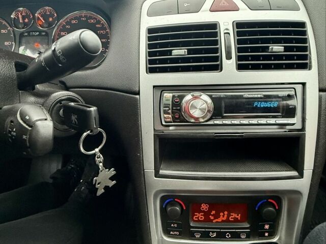 Серый Пежо 307, объемом двигателя 2 л и пробегом 210 тыс. км за 3950 $, фото 12 на Automoto.ua