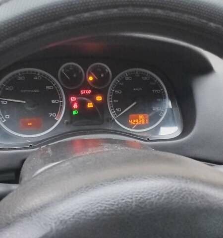 Синій Пежо 307, об'ємом двигуна 2 л та пробігом 428 тис. км за 1800 $, фото 4 на Automoto.ua