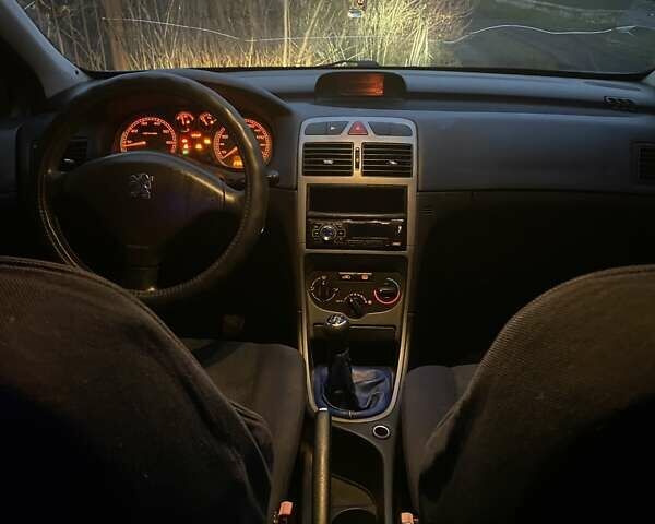 Синий Пежо 307, объемом двигателя 1.4 л и пробегом 286 тыс. км за 1950 $, фото 15 на Automoto.ua