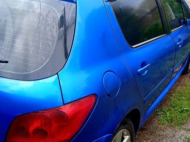 Синий Пежо 307, объемом двигателя 2 л и пробегом 300 тыс. км за 3200 $, фото 1 на Automoto.ua