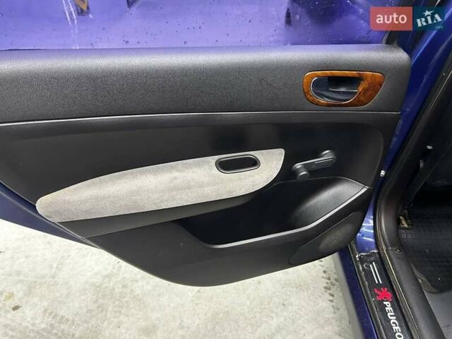 Синій Пежо 307, об'ємом двигуна 2 л та пробігом 260 тис. км за 3900 $, фото 16 на Automoto.ua