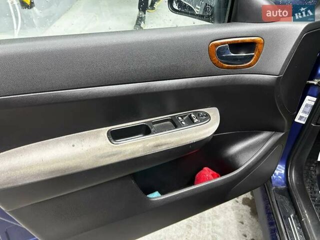 Синій Пежо 307, об'ємом двигуна 2 л та пробігом 260 тис. км за 3900 $, фото 13 на Automoto.ua