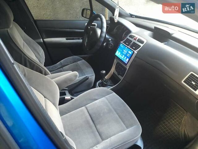 Синий Пежо 307, объемом двигателя 2 л и пробегом 235 тыс. км за 4600 $, фото 3 на Automoto.ua